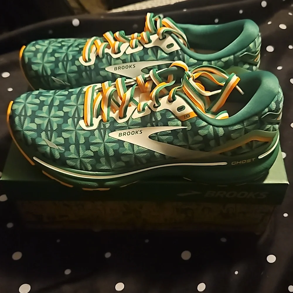 BROOKS GHOST 15 RUN LUCKY COLLECTION SNEAKERS: ST PATRICK'S DAY:NEW IN BOX: 10.5